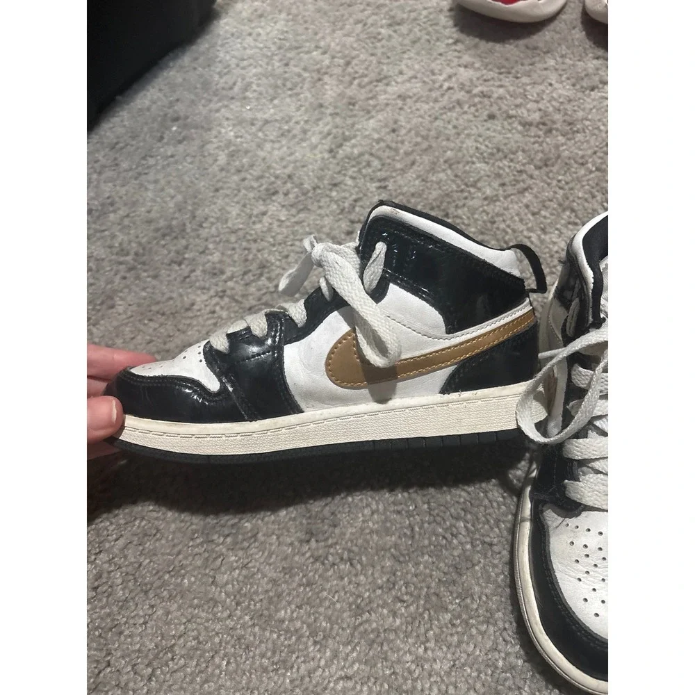 Nike Kids Air Jordan 1 Mid SE Toddler Shoes Size 13.5 Black Gold‎ White Sneakers